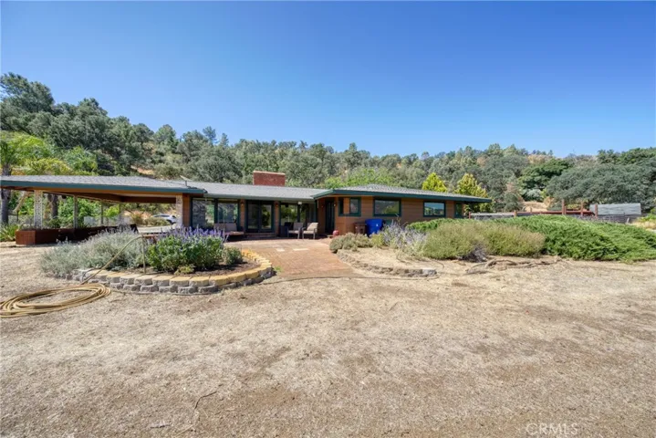Welcome to:10460 North Drive.