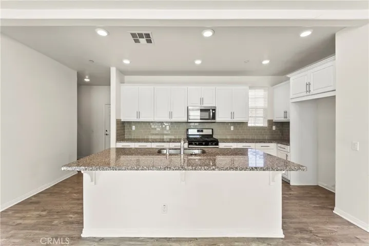 6111 Rosewood Way, Eastvale, California 92880