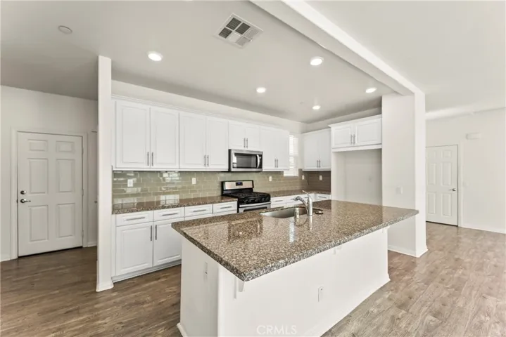 6111 Rosewood Way, Eastvale, California 92880