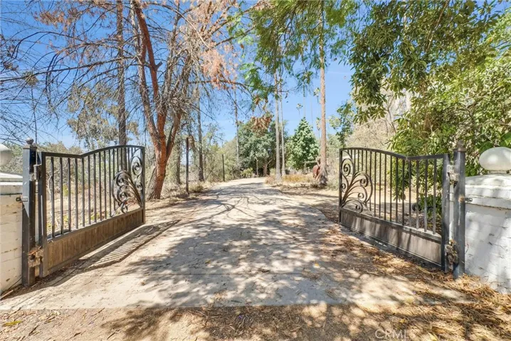 1505 Gratton Street, Riverside, California 92504