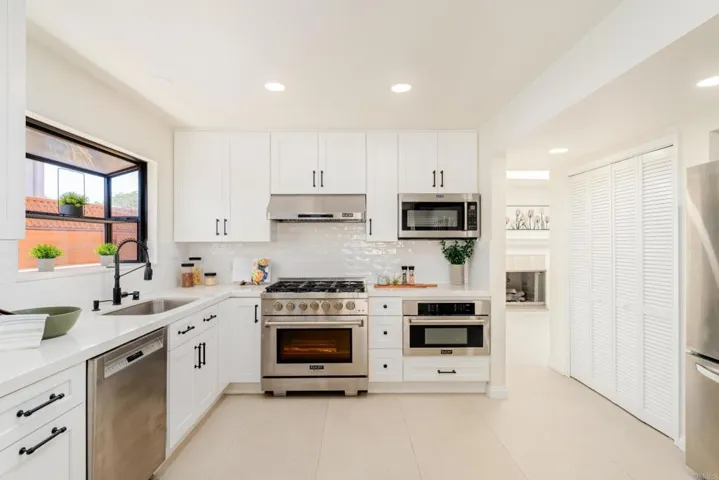 5736 Soledad Mountain Road, La Jolla, California 92037
