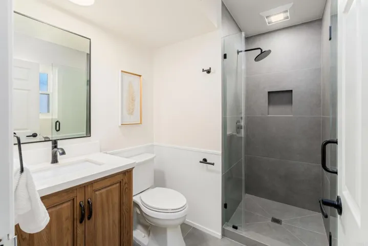 Powder room/Second Bathroom