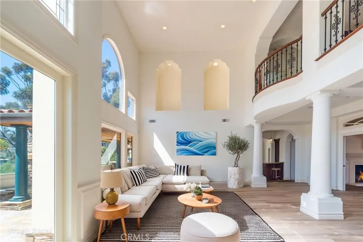 Virtual Staging: Living Room