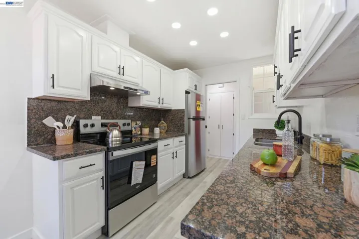 31070 Meadowbrook Ave, Hayward, California 94544-7546
