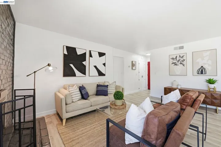 31070 Meadowbrook Ave, Hayward, California 94544-7546