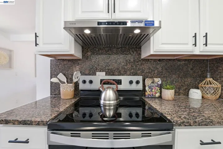 31070 Meadowbrook Ave, Hayward, California 94544-7546