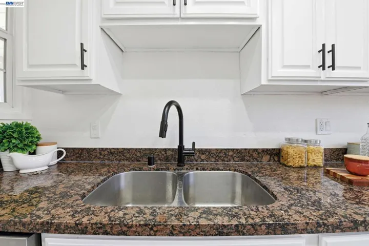 31070 Meadowbrook Ave, Hayward, California 94544-7546