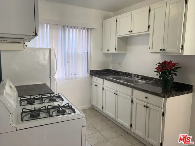 1330 S Wilton Place 9, Los Angeles, California 90019