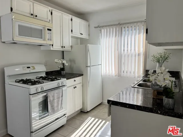 1330 S Wilton Place 9, Los Angeles, California 90019