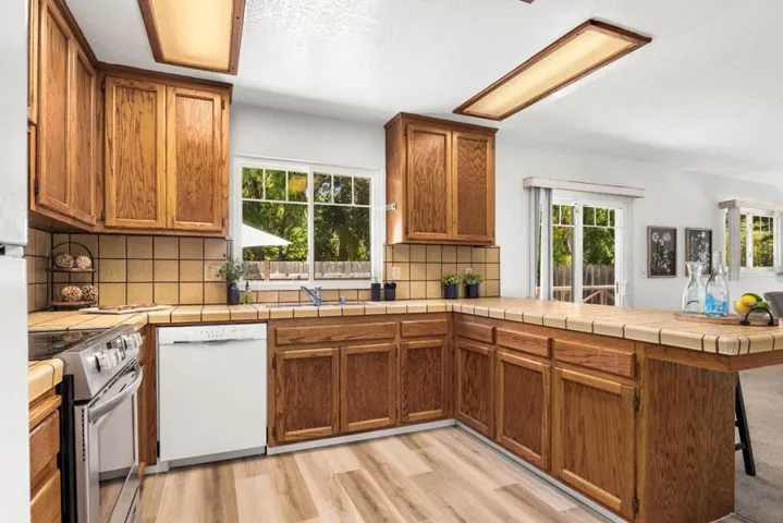 999 Live Oak Avenue, Santa Cruz, California 95062