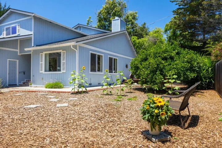 999 Live Oak Avenue, Santa Cruz, California 95062