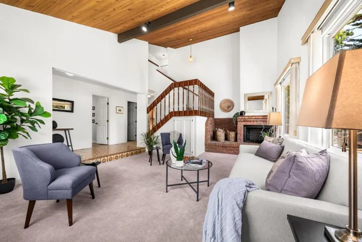 999 Live Oak Avenue, Santa Cruz, California 95062