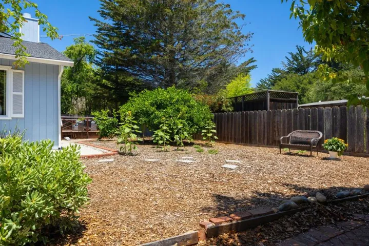 999 Live Oak Avenue, Santa Cruz, California 95062