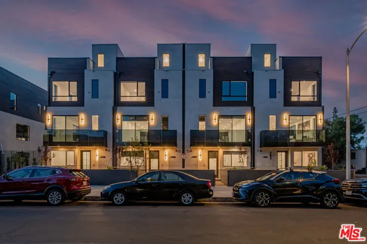 18315 Collins Street, Tarzana, California 91356
