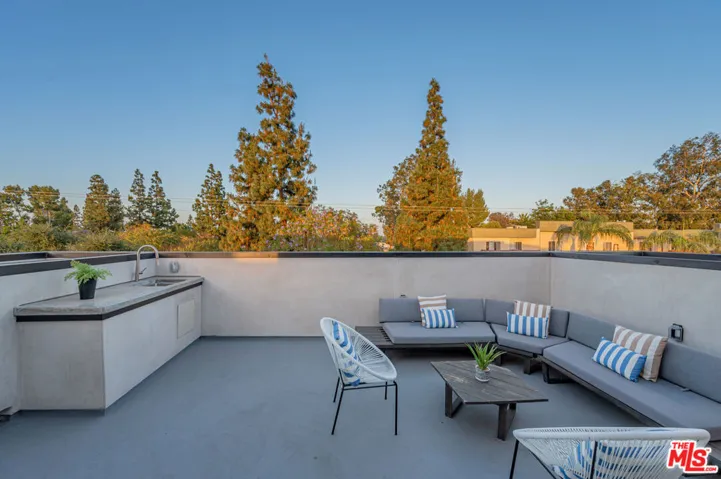 18315 Collins Street, Tarzana, California 91356