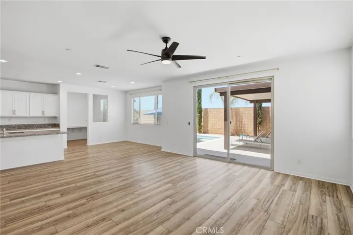 living & breakfast nook