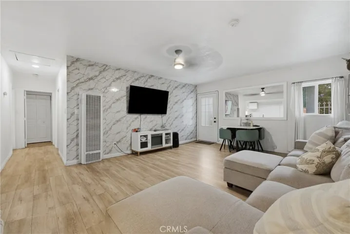 411 S Hewes St, Orange, California 92869