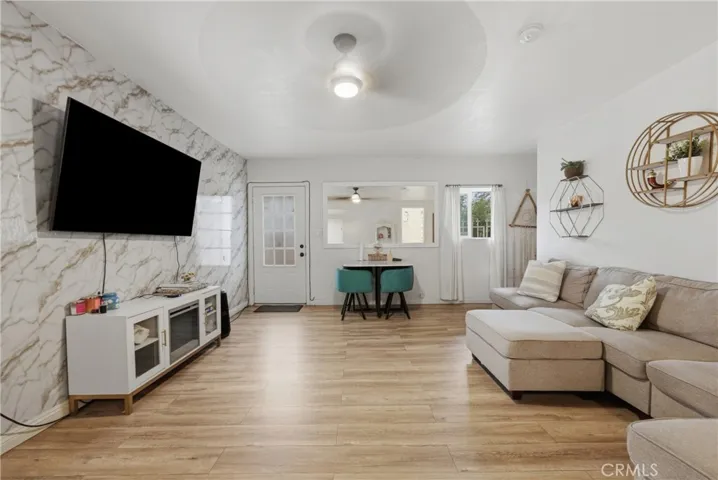 411 S Hewes St, Orange, California 92869