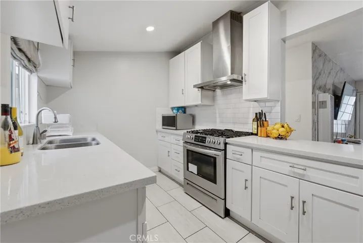 411 S Hewes St, Orange, California 92869