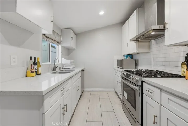 411 S Hewes St, Orange, California 92869