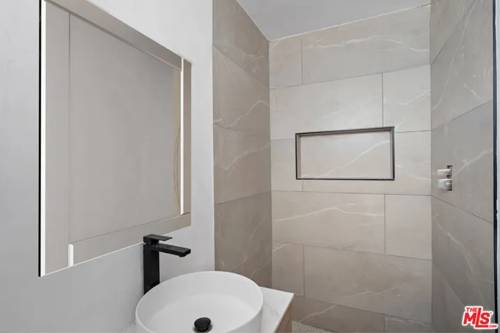 733 N Hayworth Avenue 4, Los Angeles, California 90046