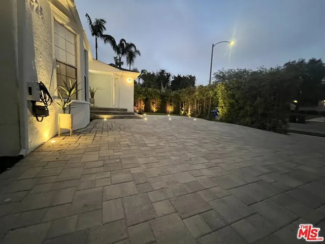 1825 Stearns Drive, Los Angeles, California 90035