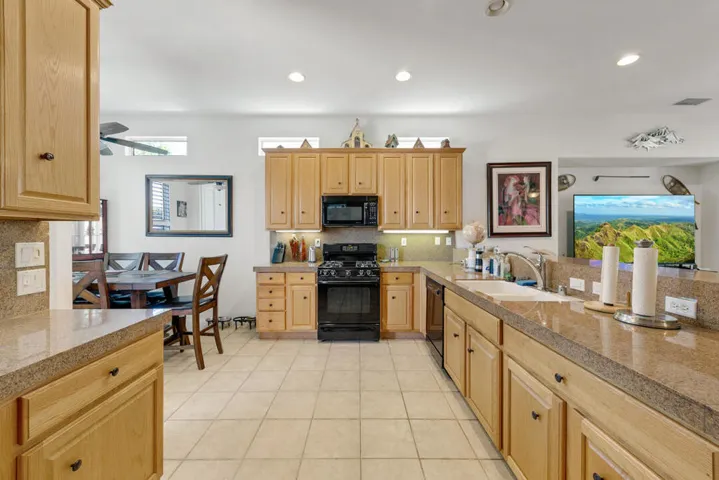 12 KITCHEN MLS