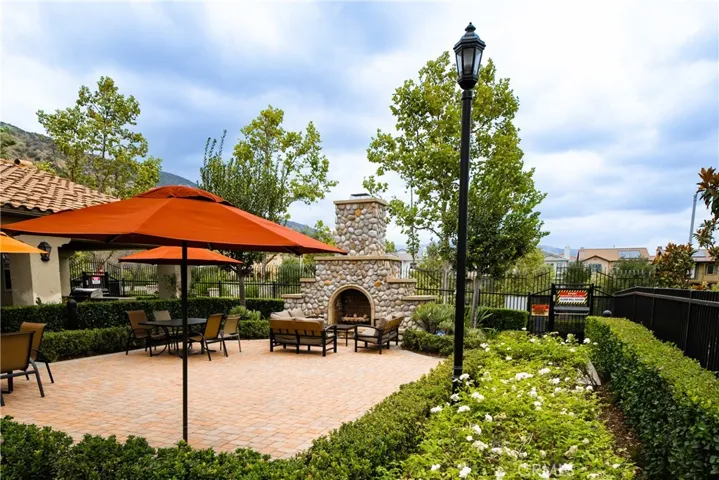 820 E Ruby Lace, Azusa, California 91702