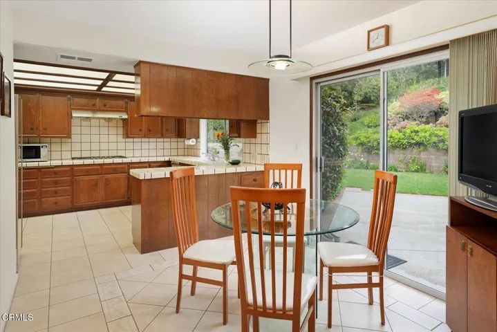 20-Breakfast Nook