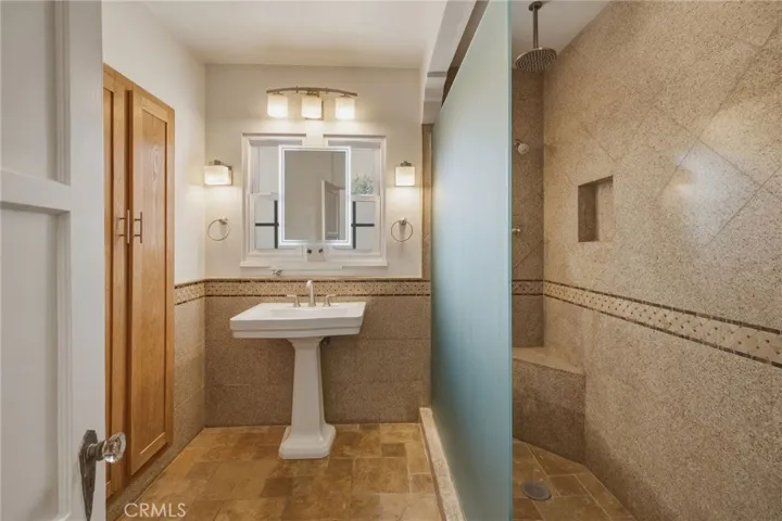 4861 W 142nd Street, Hawthorne, California 90250