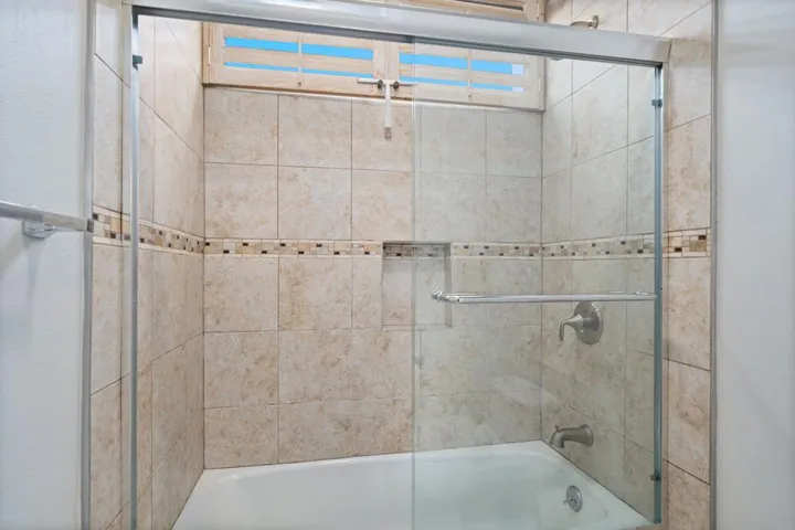 41-web-or-mls-KS_Huetra_0825_OPMG_041