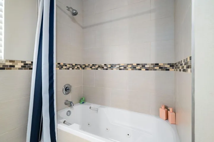 39-web-or-mls-KS_Huetra_0825_OPMG_039