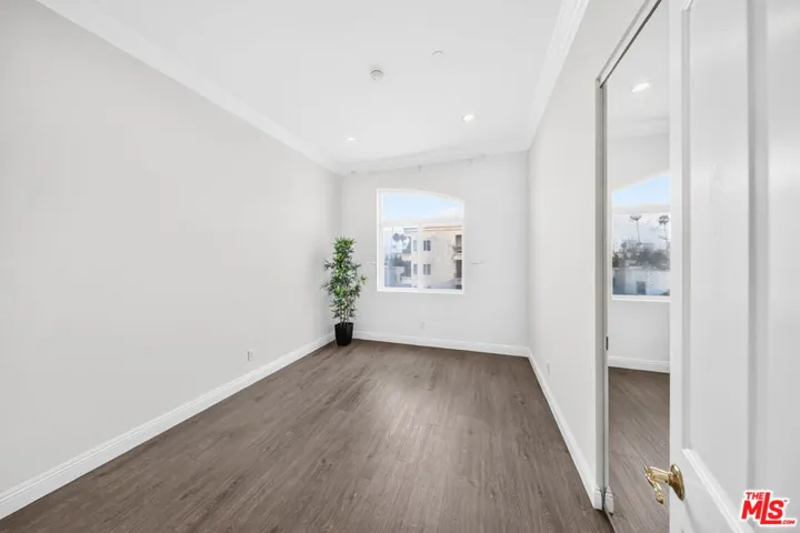 971 S St Andrews Place 301, Los Angeles, California 90019