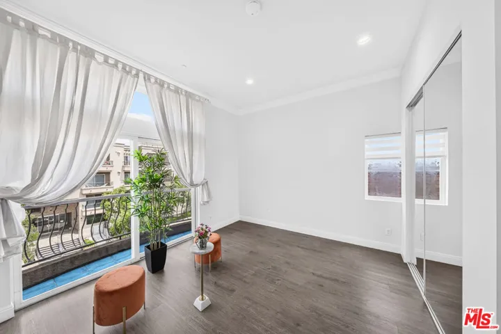 971 S St Andrews Place 301, Los Angeles, California 90019