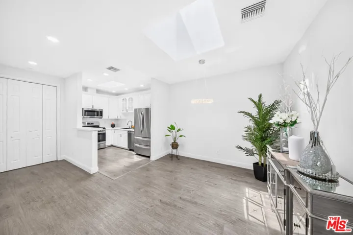 971 S St Andrews Place 301, Los Angeles, California 90019