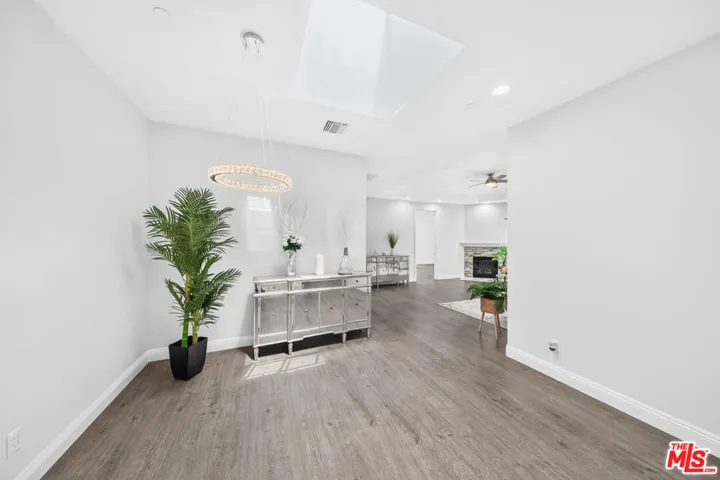 971 S St Andrews Place 301, Los Angeles, California 90019
