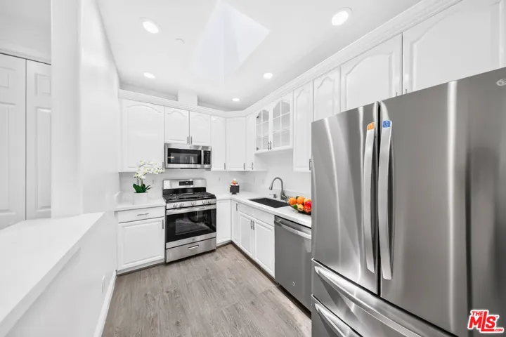 971 S St Andrews Place 301, Los Angeles, California 90019