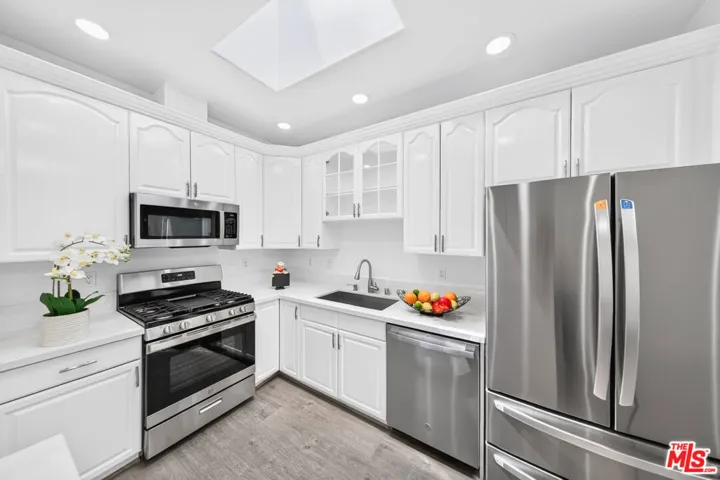 971 S St Andrews Place 301, Los Angeles, California 90019