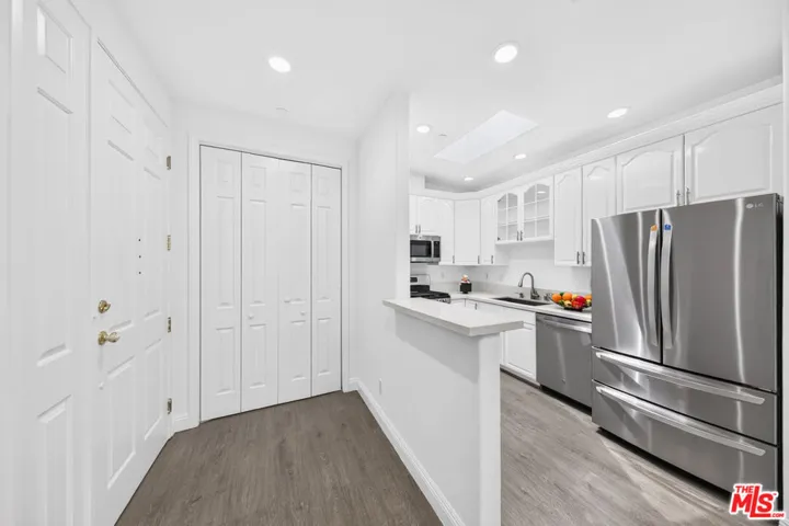 971 S St Andrews Place 301, Los Angeles, California 90019