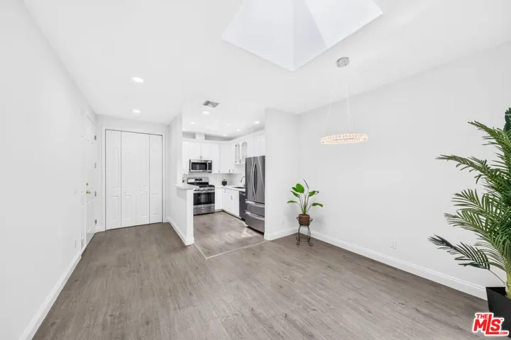 971 S St Andrews Place 301, Los Angeles, California 90019