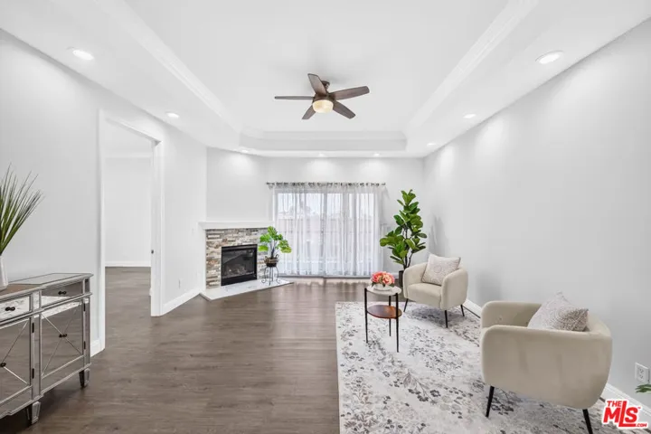 971 S St Andrews Place 301, Los Angeles, California 90019