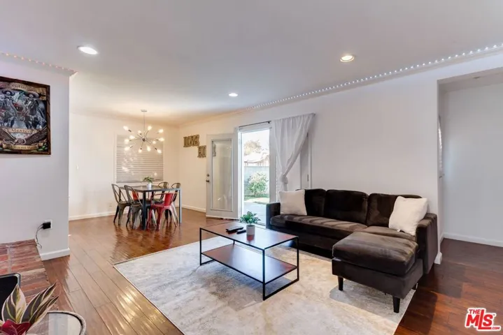 7553 Garden Grove Avenue, Reseda, California 91335
