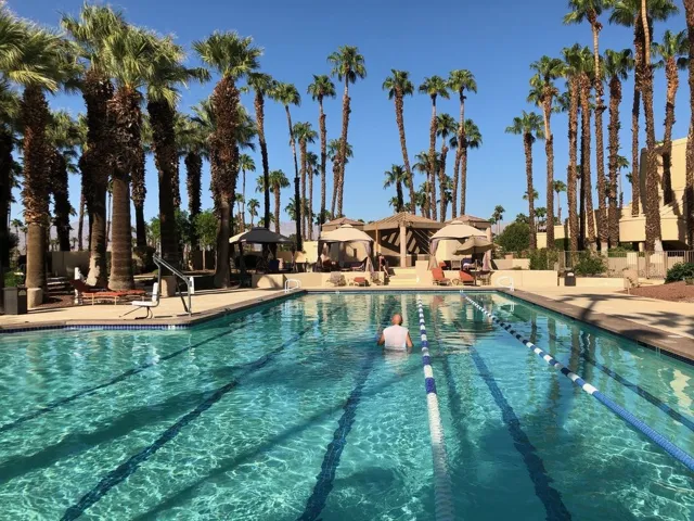 Clubhouses Olympic, Swimming Pool - 2 minutes from our Condo