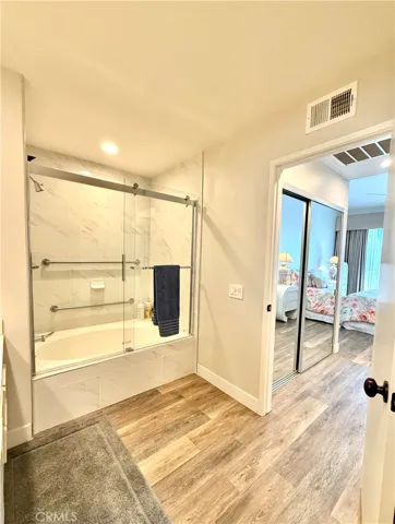 En-suite Full Master Bathroom with Bath and Shower (Has Grab Bars)