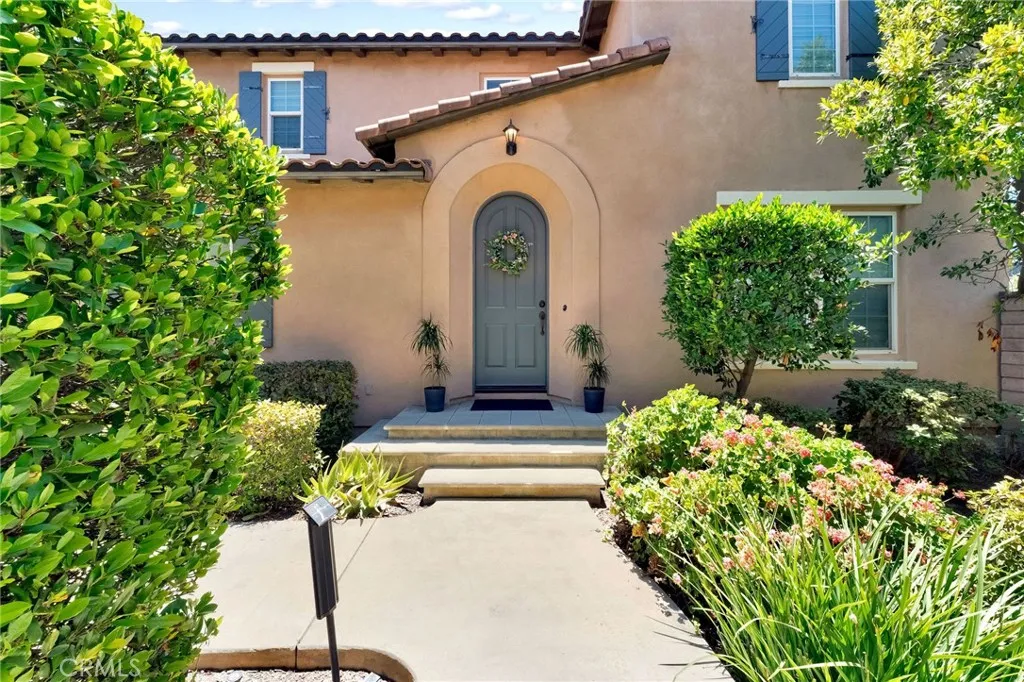 Charming Two-story Single- style detached home