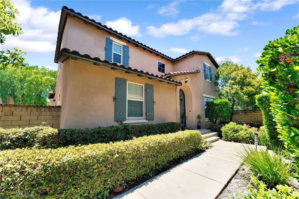 Detached home / single home style with own backyard