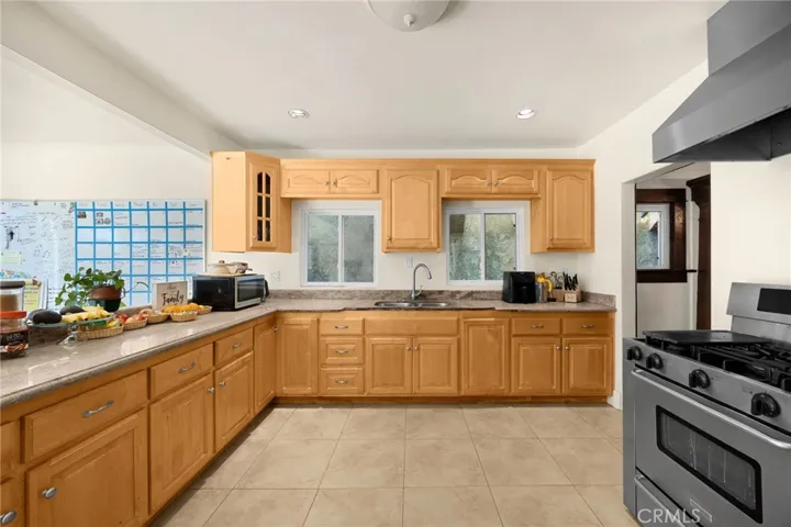 552 S St Louis, Los Angeles, California 90033