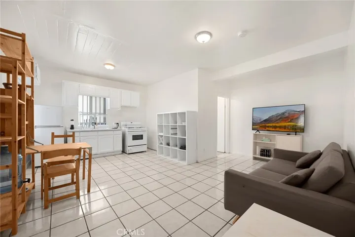 552 S St Louis, Los Angeles, California 90033