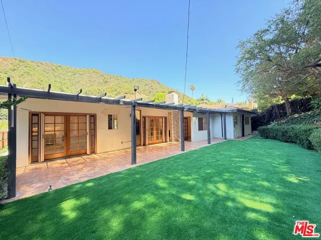2000 San Ysidro Drive, Beverly Hills, California 90210
