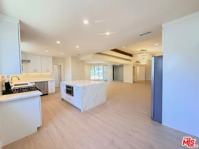 2000 San Ysidro Drive, Beverly Hills, California 90210
